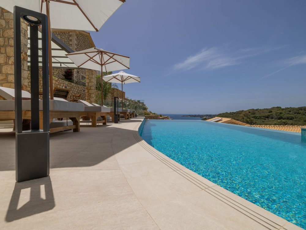 Zeus Luxury Villa 1